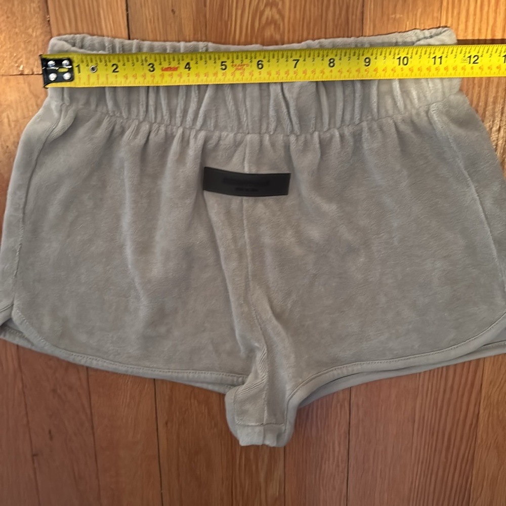 Fear of God Essentials velour short shorts in sea foam green - Picture 10 of 12